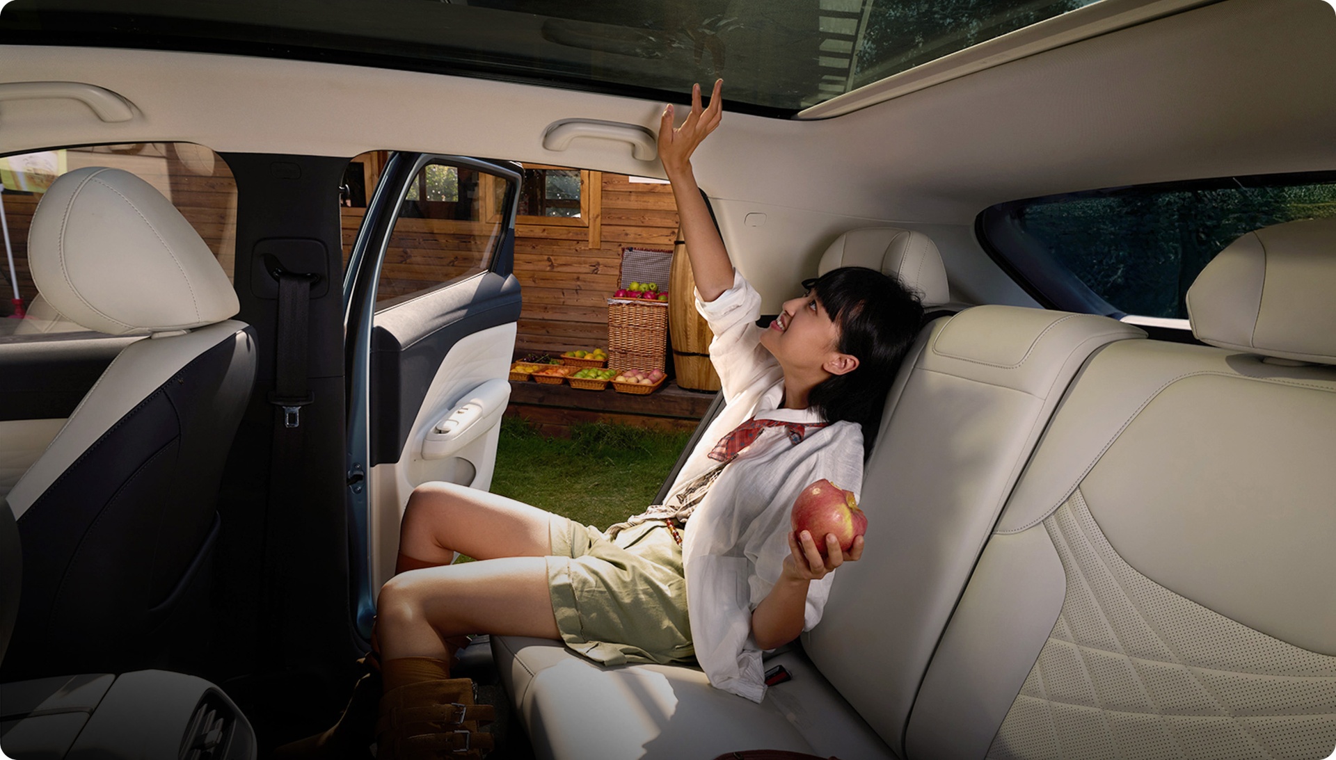 ARCFOX T1 panoramic sunroof